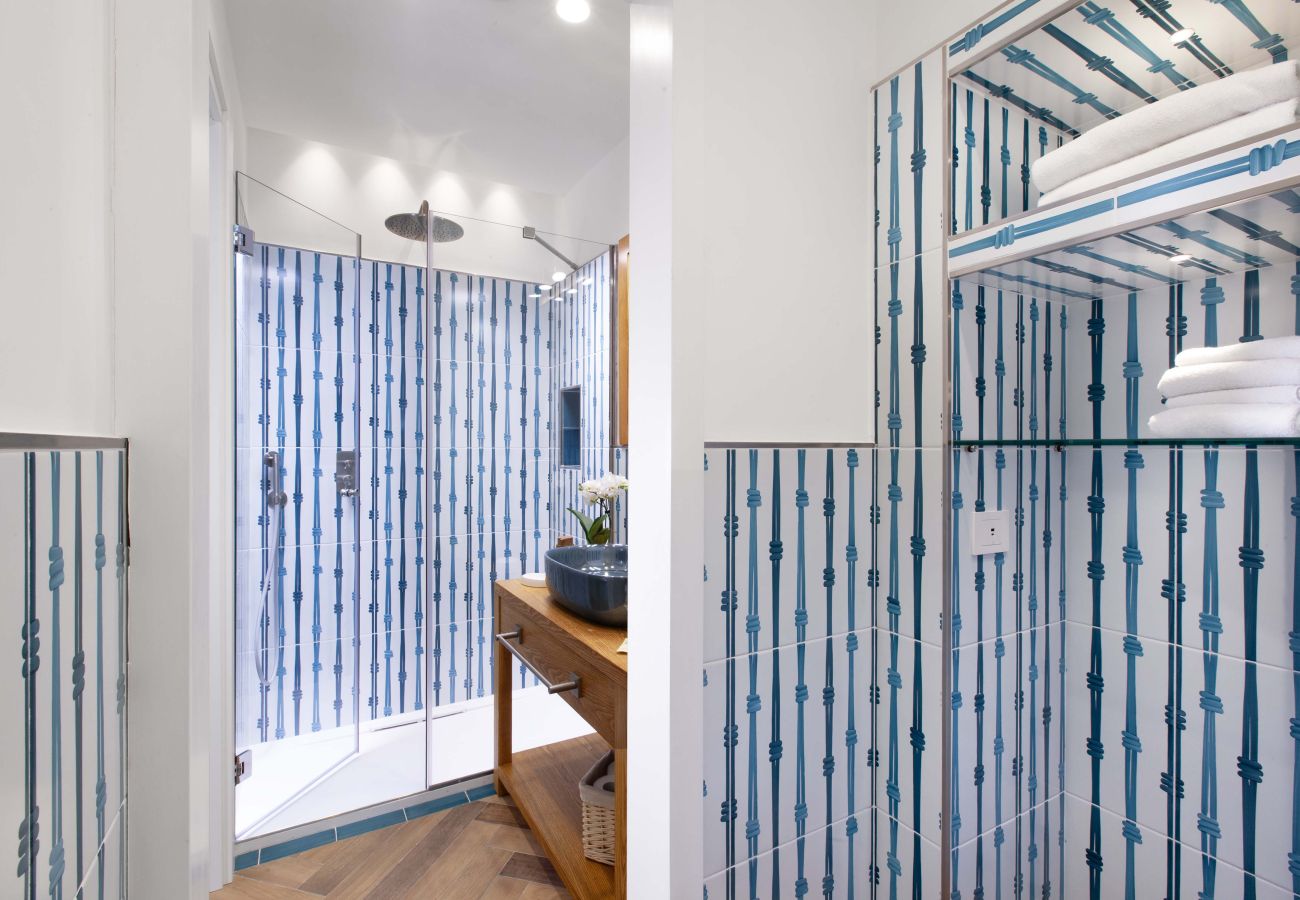 Appartamento a Sorrento - AMORE RENTALS - Appartamento Seapearl Sorrento con Vista Mare, Vicino alla Spiaggia