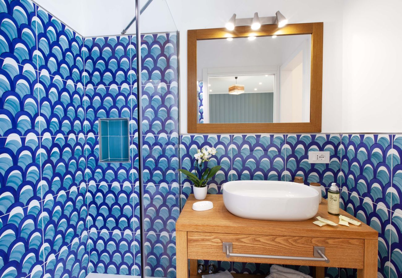 Appartamento a Sorrento - AMORE RENTALS - Appartamento Seapearl Sorrento con Vista Mare, Vicino alla Spiaggia