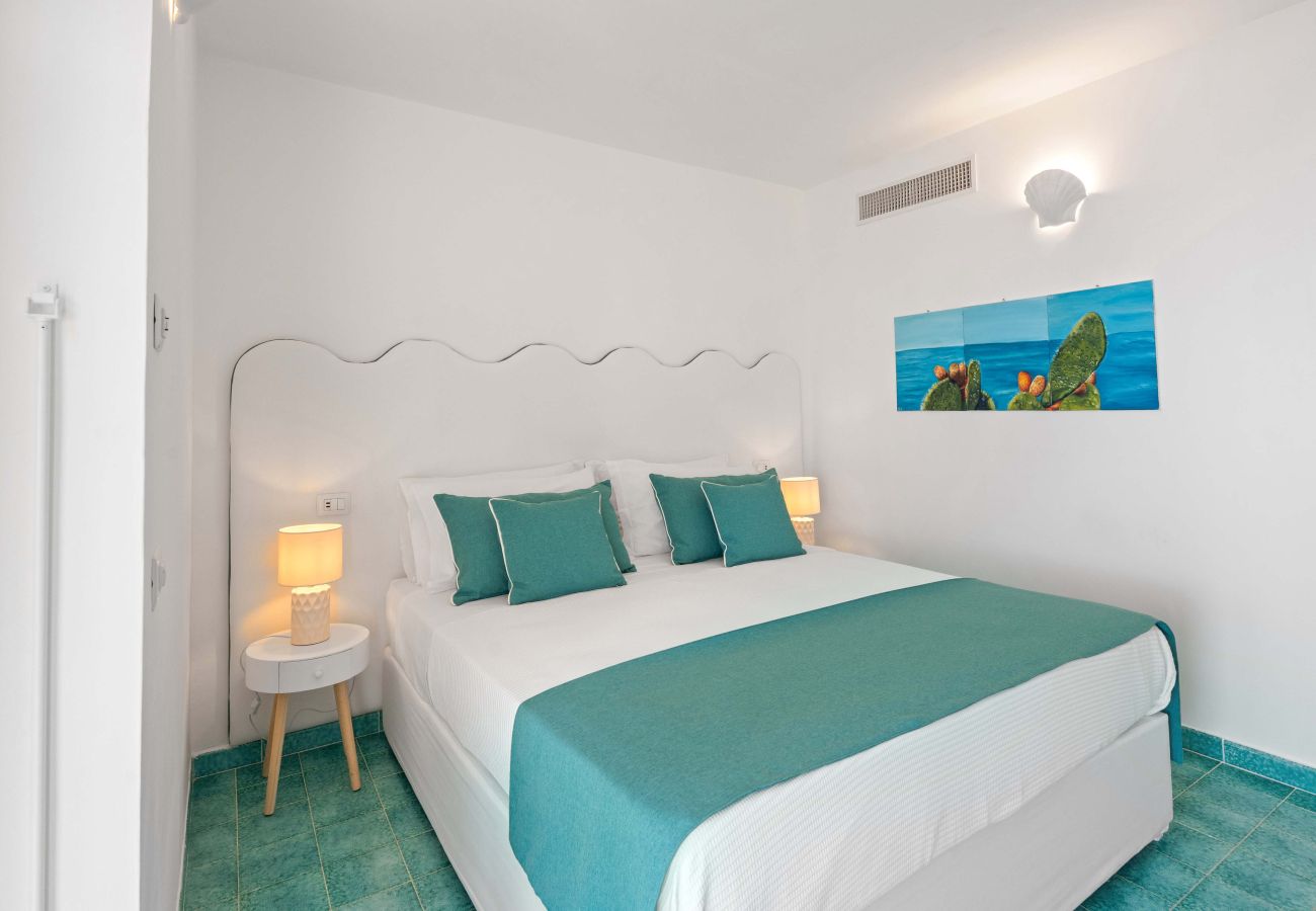 Villa a Massa Lubrense - AMORE RENTALS - Villa Lantana. Oasi di Silenzio e Natura con Jacuzzi Panoramica