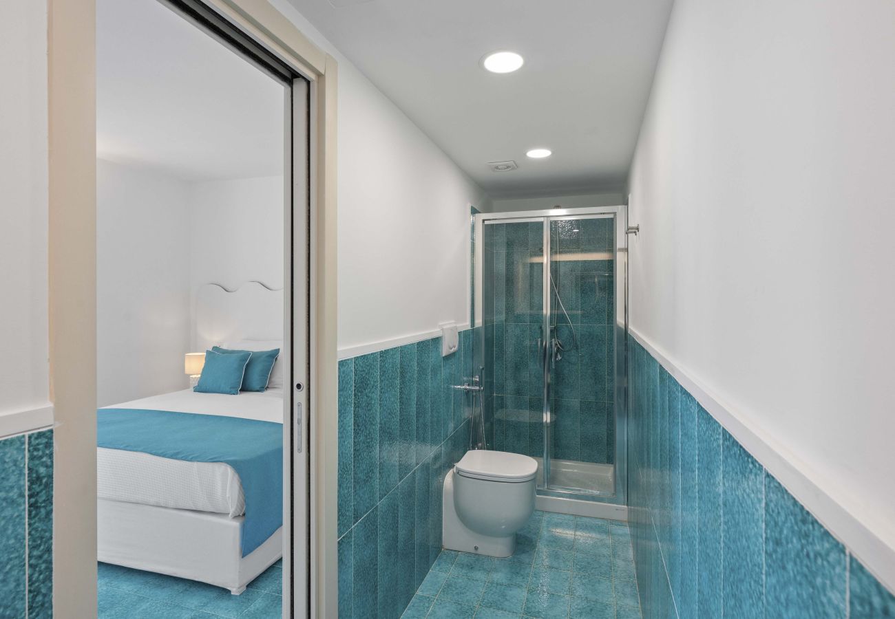 Villa a Massa Lubrense - AMORE RENTALS - Villa Lantana. Oasi di Silenzio e Natura con Jacuzzi Panoramica