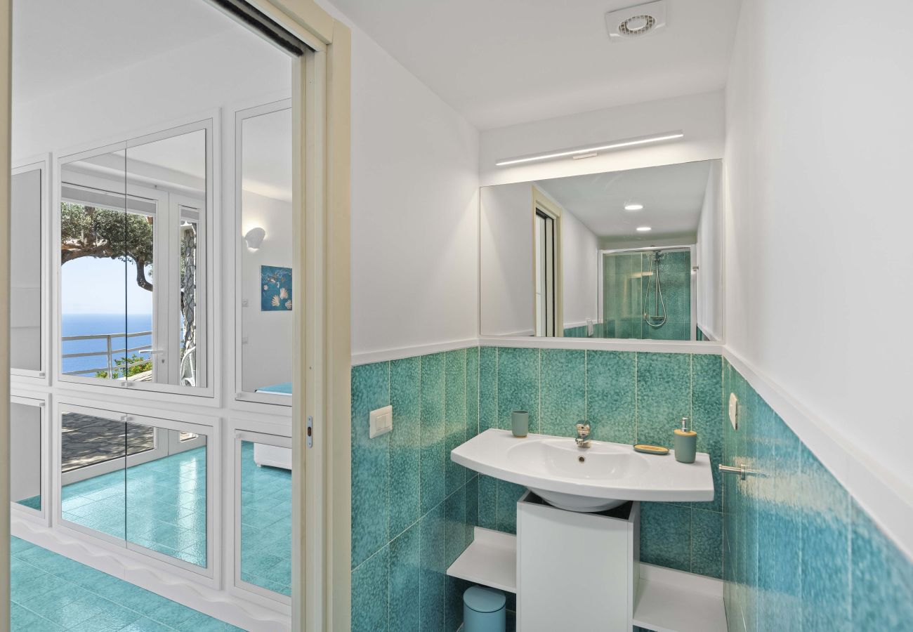 Villa a Massa Lubrense - AMORE RENTALS - Villa Lantana. Oasi di Silenzio e Natura con Jacuzzi Panoramica