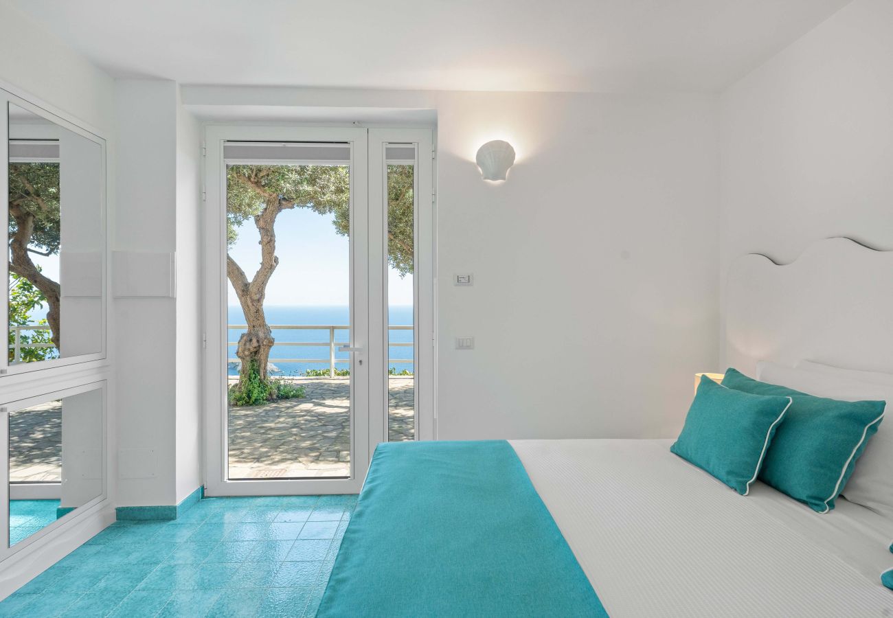 Villa a Massa Lubrense - AMORE RENTALS - Villa Lantana. Oasi di Silenzio e Natura con Jacuzzi Panoramica