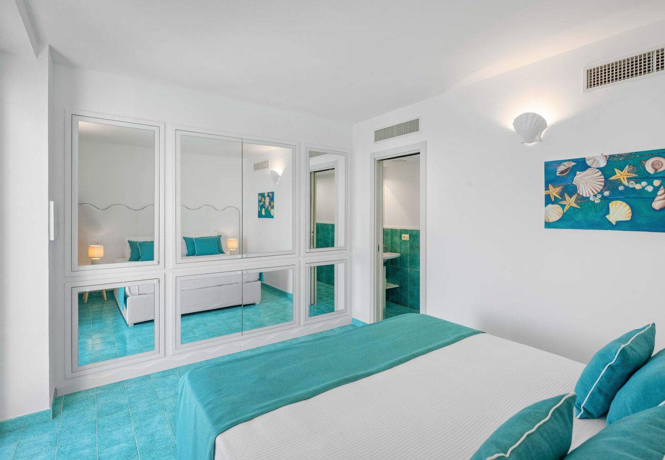 Villa a Massa Lubrense - AMORE RENTALS - Villa Lantana. Oasi di Silenzio e Natura con Jacuzzi Panoramica