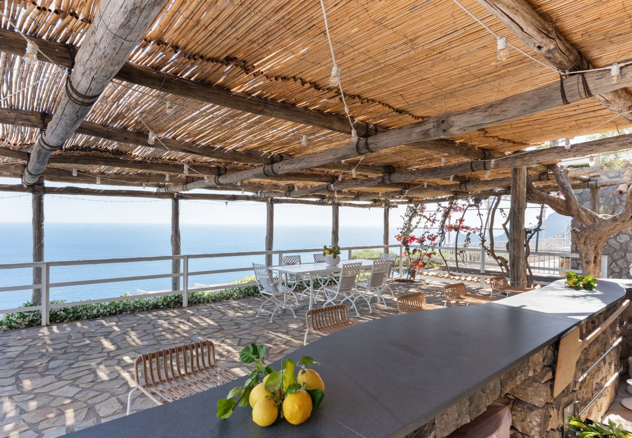 Villa a Massa Lubrense - AMORE RENTALS - Villa Lantana. Oasi di Silenzio e Natura con Jacuzzi Panoramica