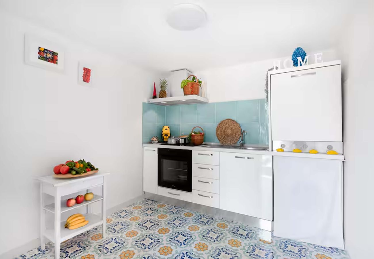 Casa a Massa Lubrense - AMORE RENTALS - Casa Giovanna A – Casa vacanze romantica con jacuzzi e accesso al mare