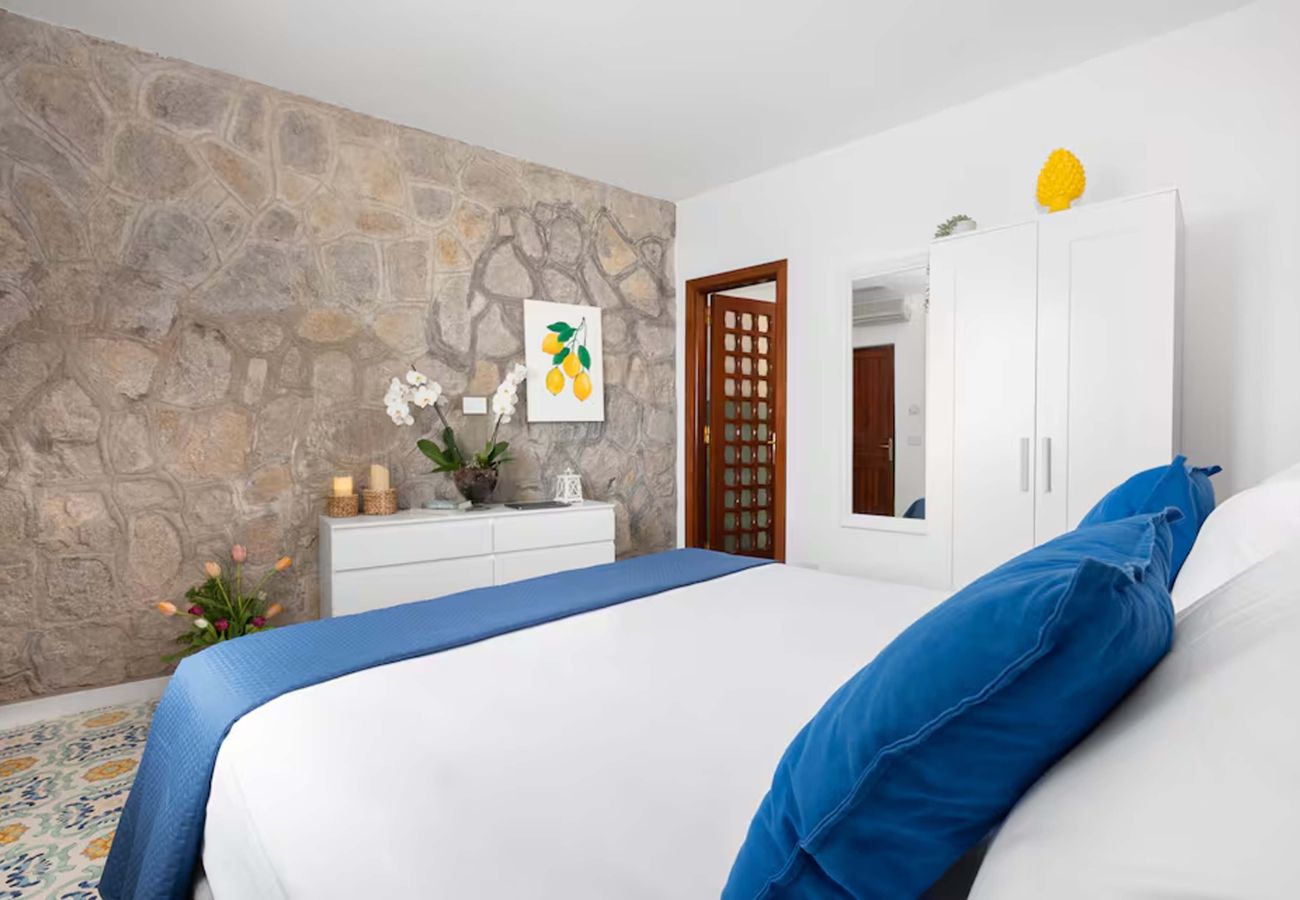 Casa a Massa Lubrense - AMORE RENTALS - Casa Giovanna A – Casa vacanze romantica con jacuzzi e accesso al mare