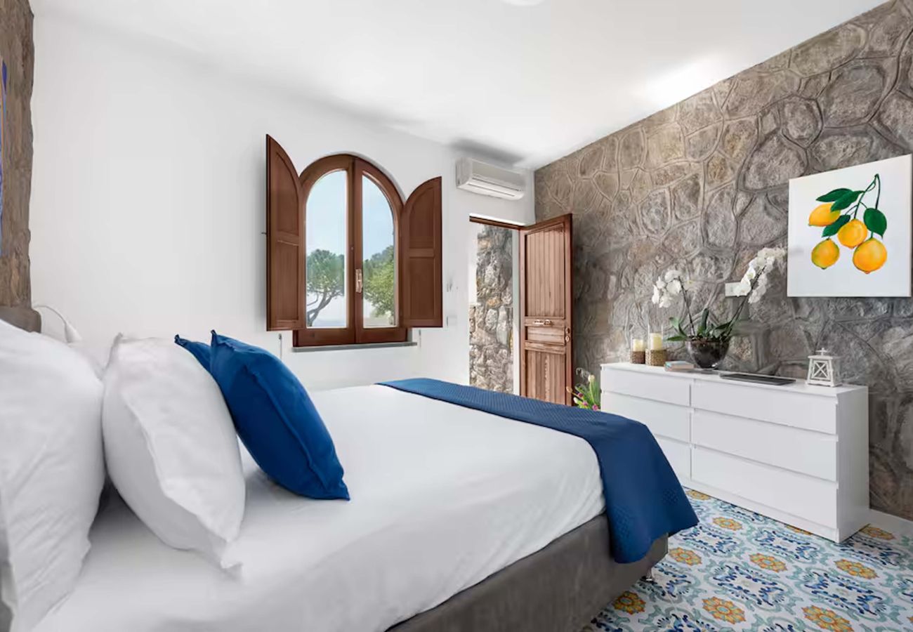 Casa a Massa Lubrense - AMORE RENTALS - Casa Giovanna A – Casa vacanze romantica con jacuzzi e accesso al mare