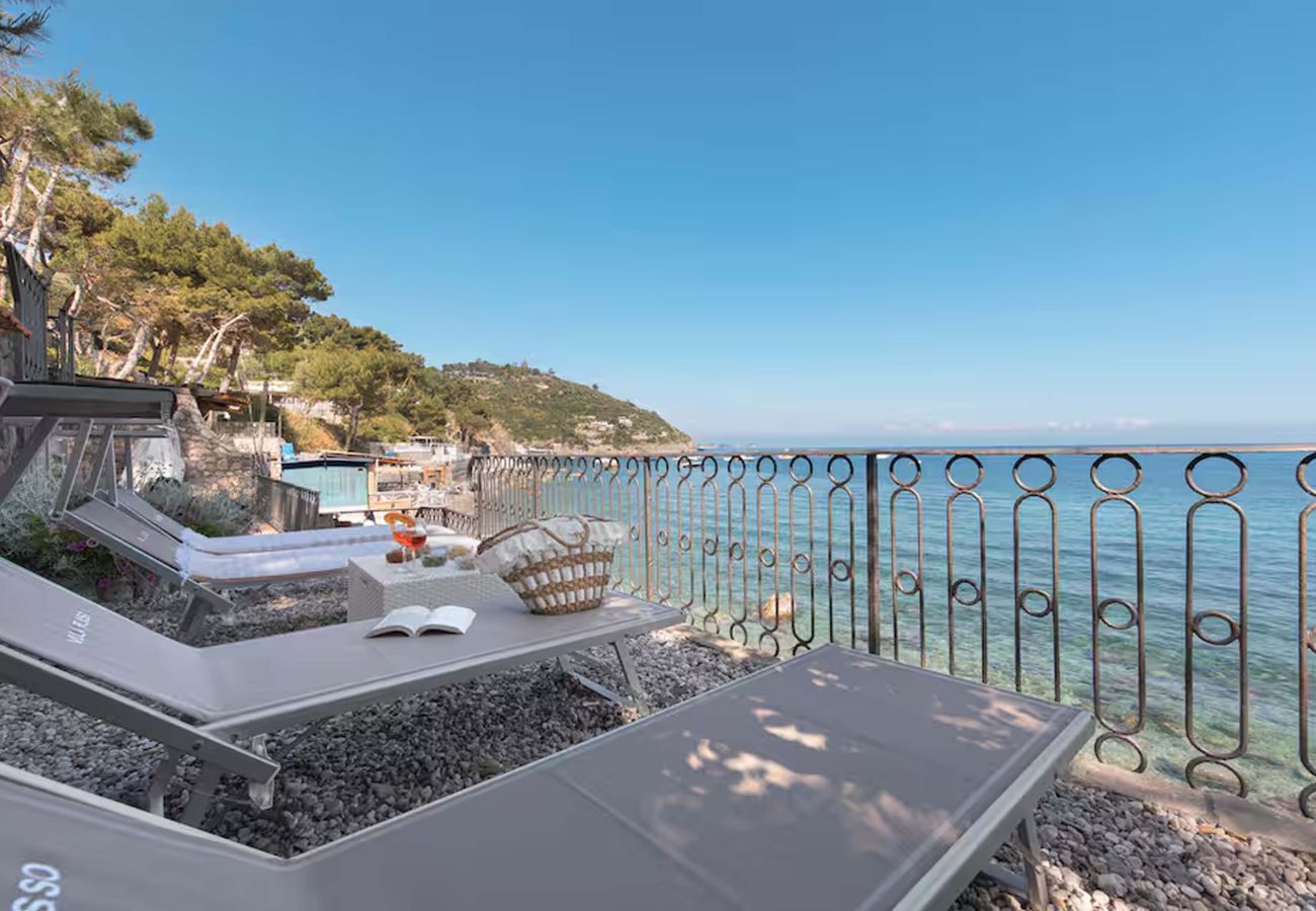 Casa a Massa Lubrense - AMORE RENTALS - Casa Giovanna A – Casa vacanze romantica con jacuzzi e accesso al mare