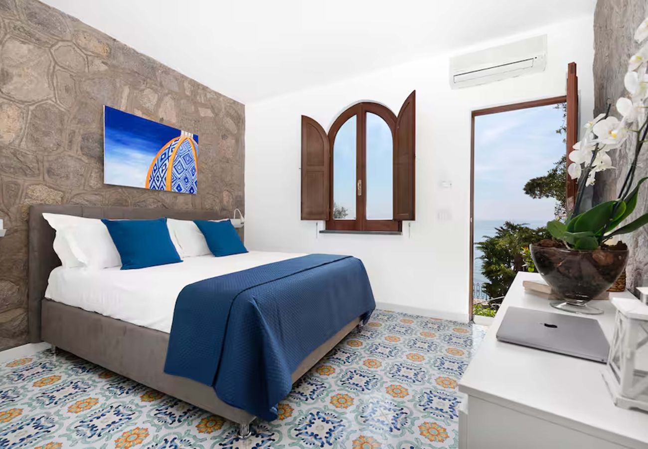 Casa a Massa Lubrense - AMORE RENTALS - Casa Giovanna A – Casa vacanze romantica con jacuzzi e accesso al mare