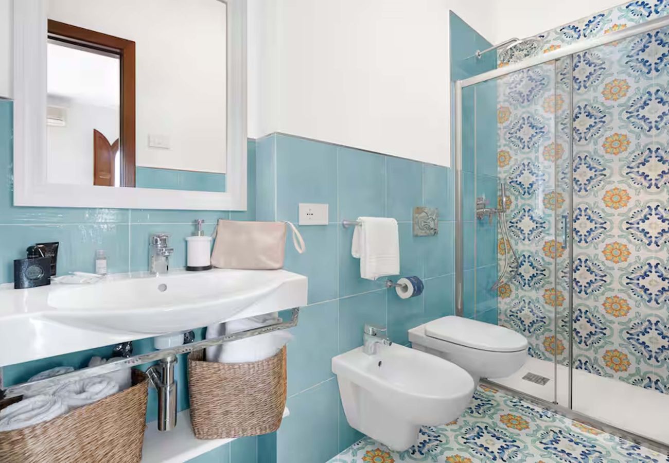 Casa a Massa Lubrense - AMORE RENTALS - Casa Giovanna A – Casa vacanze romantica con jacuzzi e accesso al mare