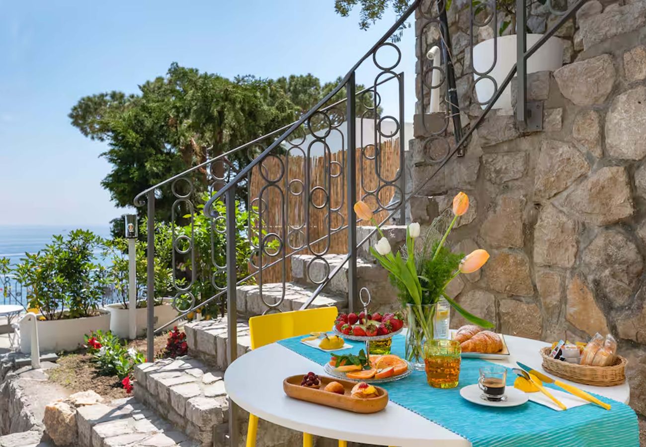 Casa a Massa Lubrense - AMORE RENTALS - Casa Giovanna A – Casa vacanze romantica con jacuzzi e accesso al mare