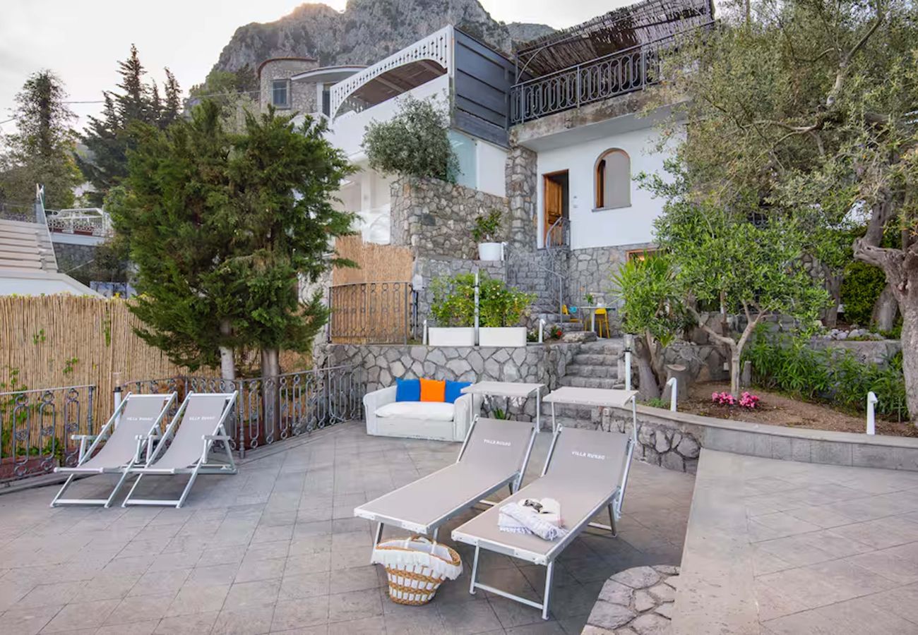 Casa a Massa Lubrense - AMORE RENTALS - Casa Giovanna A – Casa vacanze romantica con jacuzzi e accesso al mare