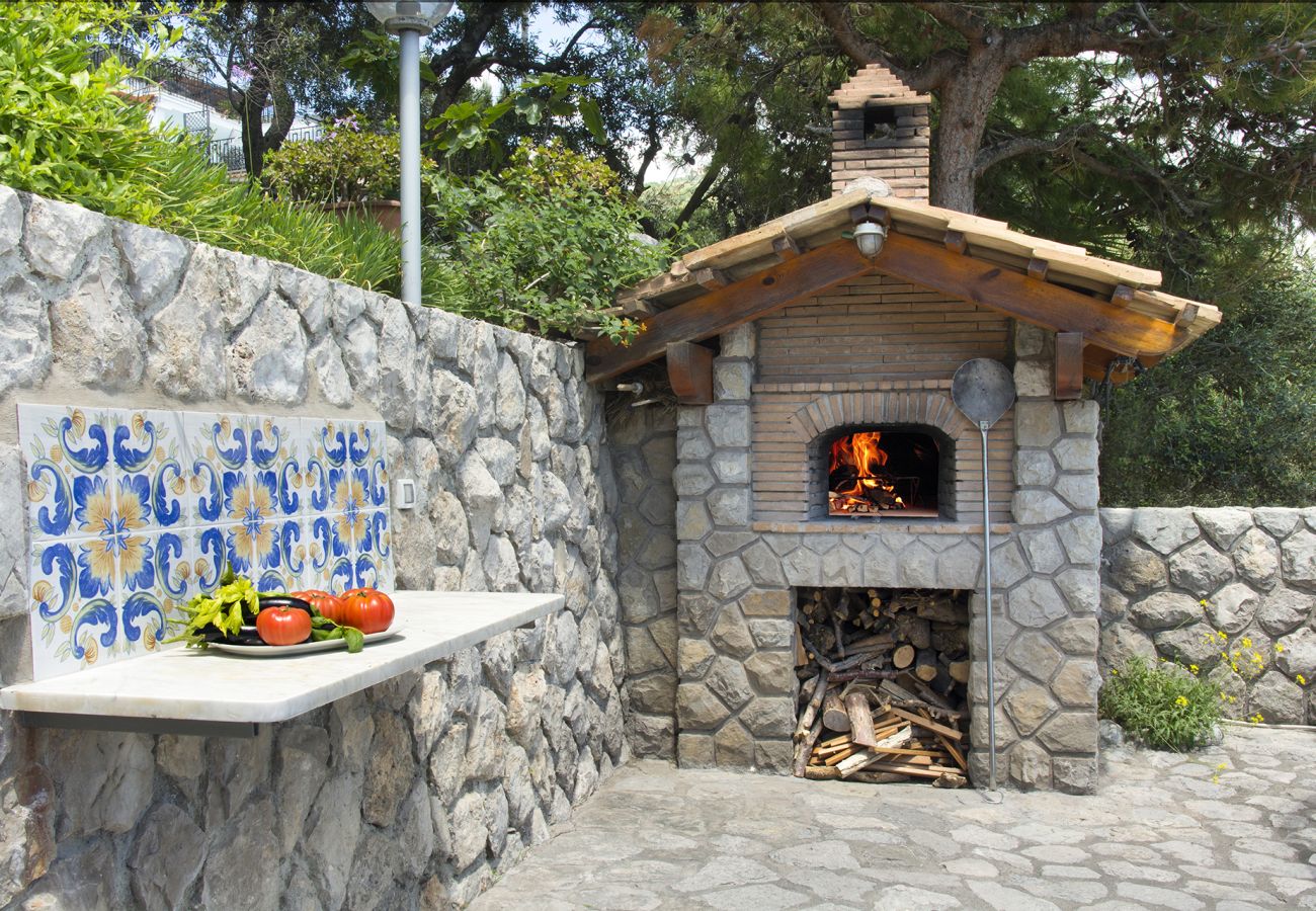 Casa a Massa Lubrense - AMORE RENTALS - Casa Giovanna A – Casa vacanze romantica con jacuzzi e accesso al mare