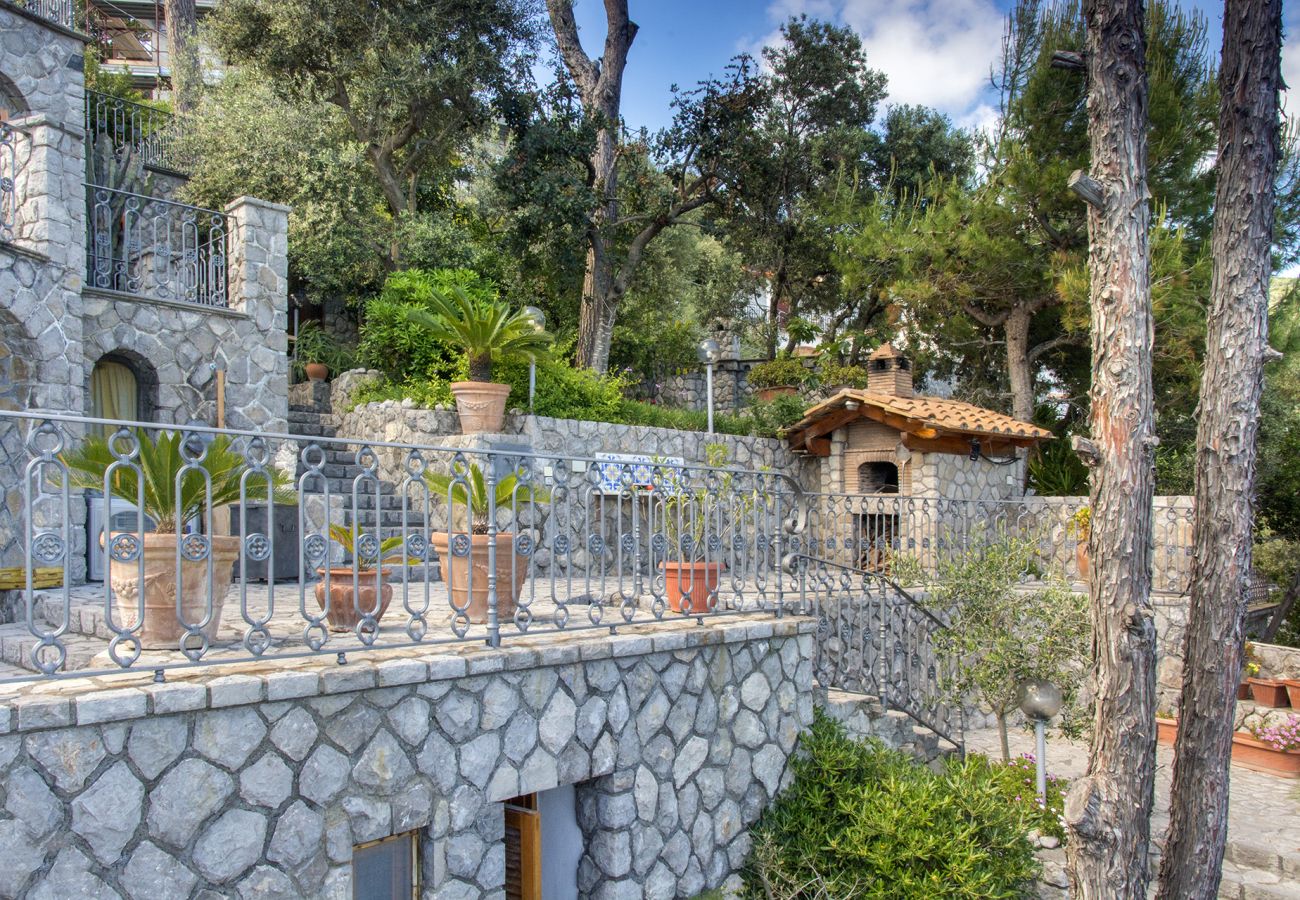 Casa a Massa Lubrense - AMORE RENTALS - Casa Giovanna A – Casa vacanze romantica con jacuzzi e accesso al mare