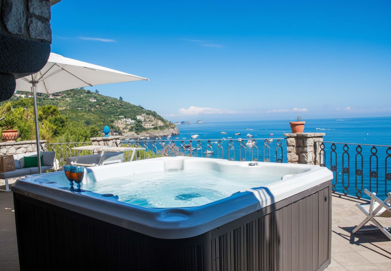 Casa a Nerano - AMORE RENTALS - Casa Giovanna B - Casa vacanze romantica con jacuzzi e accesso al mare