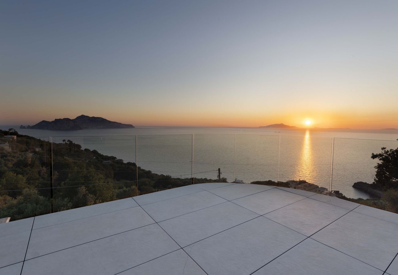 Villa a Massa Lubrense - AMORE RENTALS - Villa Gisolfi con Piscina Privata e Vista Mare