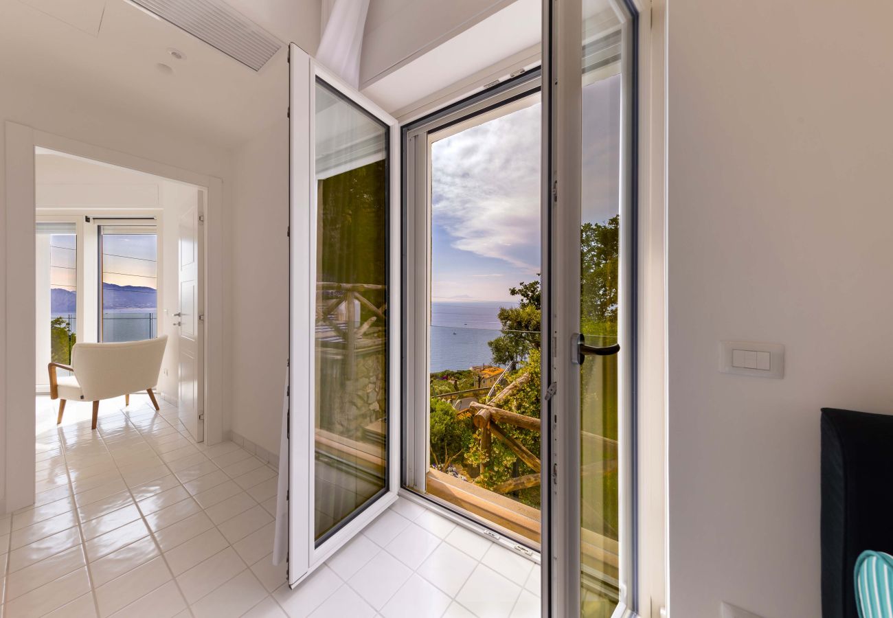 Villa a Massa Lubrense - AMORE RENTALS - Villa Gisolfi con Piscina Privata e Vista Mare
