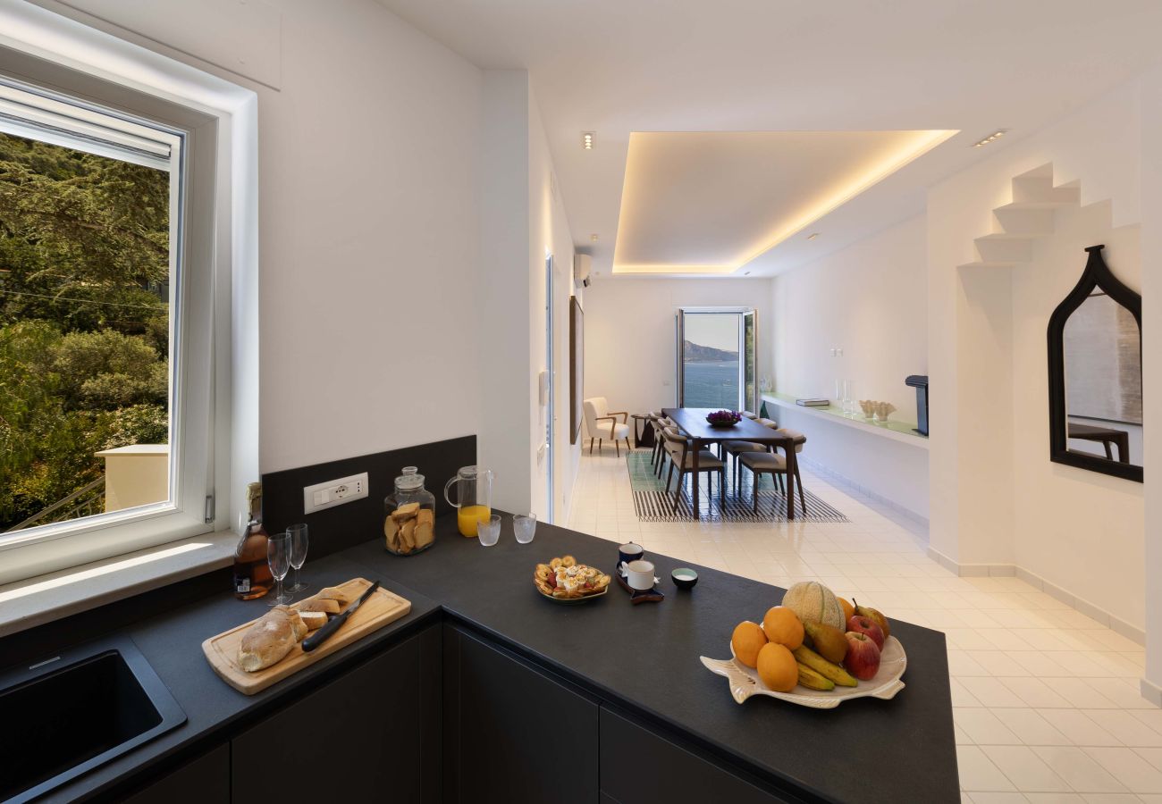 Villa a Massa Lubrense - AMORE RENTALS - Villa Gisolfi con Piscina Privata e Vista Mare