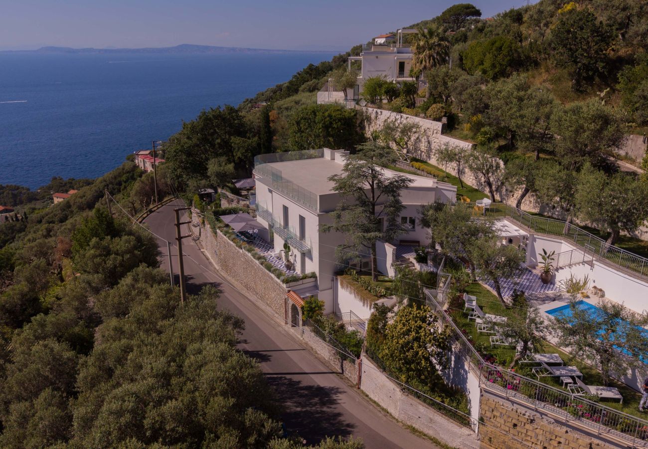 Villa a Massa Lubrense - AMORE RENTALS - Villa Gisolfi con Piscina Privata e Vista Mare