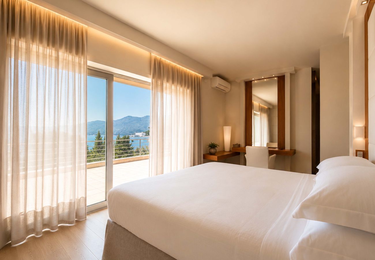 Villa a Sorrento - AMORE RENTALS - Villa Marisol con Piscina e Vista Mare