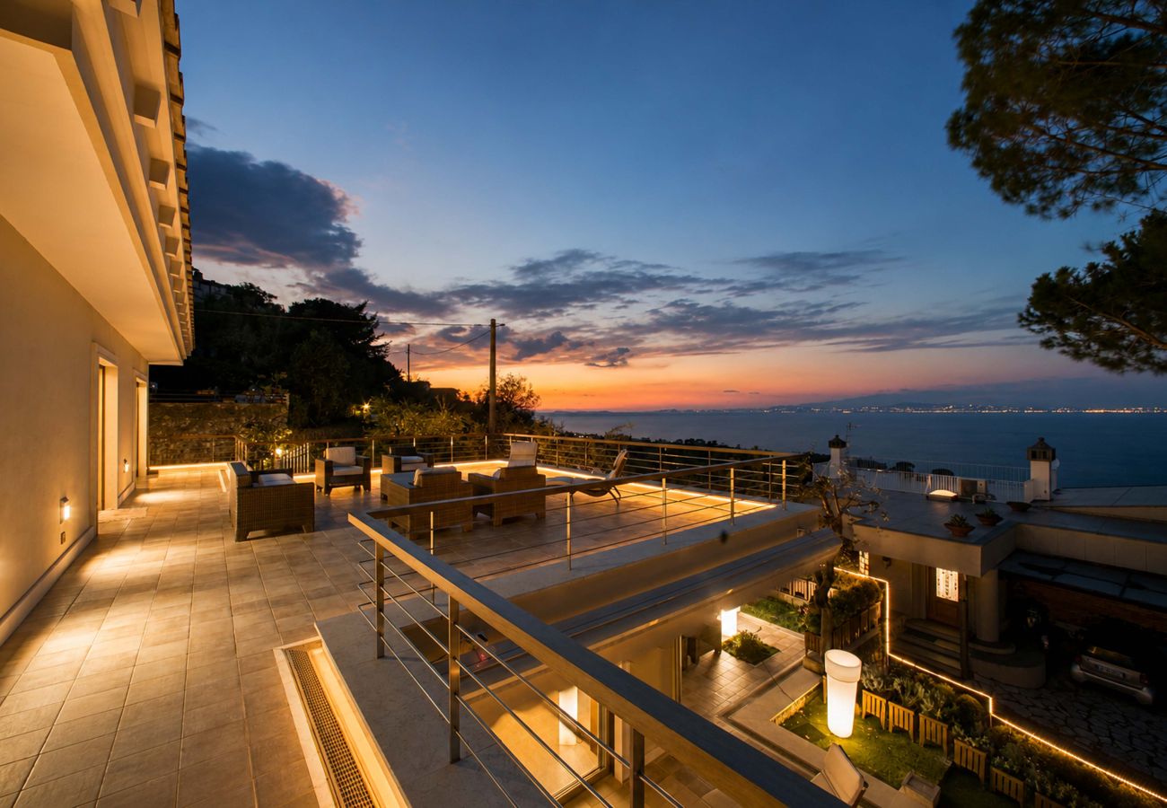 Villa a Sorrento - AMORE RENTALS - Villa Marisol con Piscina e Vista Mare