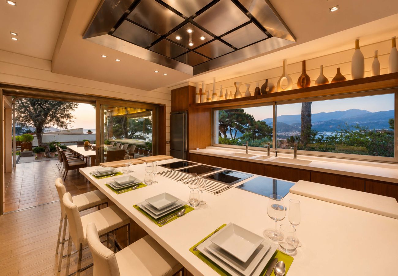 Villa a Sorrento - AMORE RENTALS - Villa Marisol con Piscina e Vista Mare