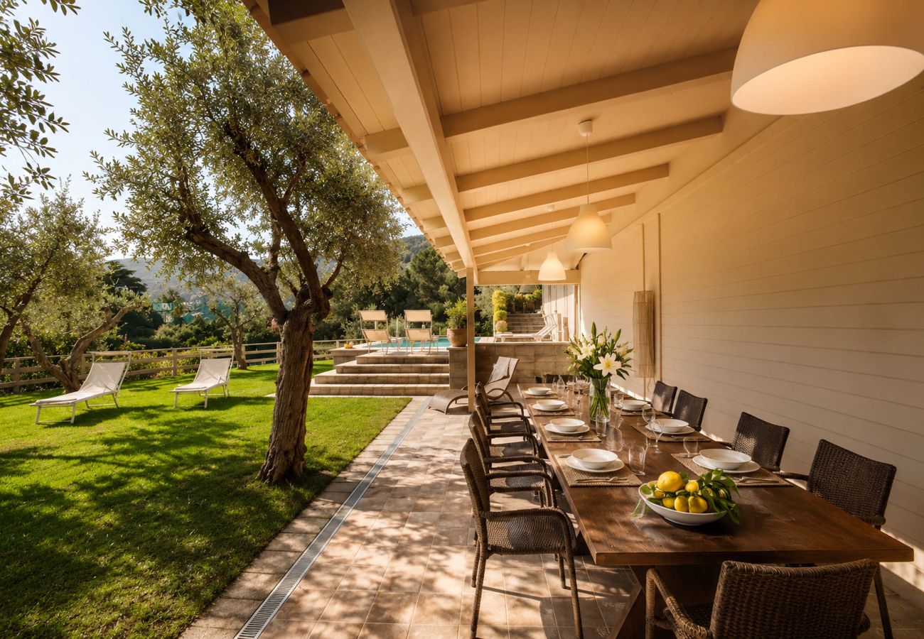 Villa a Sorrento - AMORE RENTALS - Villa Marisol con Piscina e Vista Mare