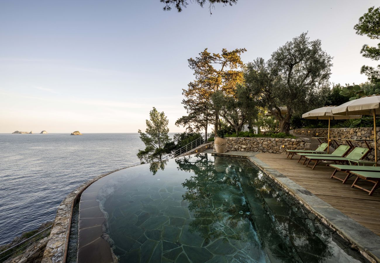 Villa a Massa Lubrense - AMORE RENTALS - THE EXCLUSIVE PRIVATE ISLAND