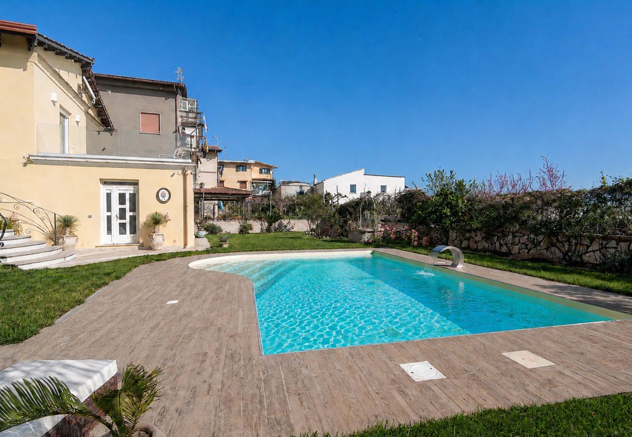 Villa a Massa Lubrense - AMORE RENTALS - Villa Caruso con piscina privata a Sant’Agata sui Due Golfi