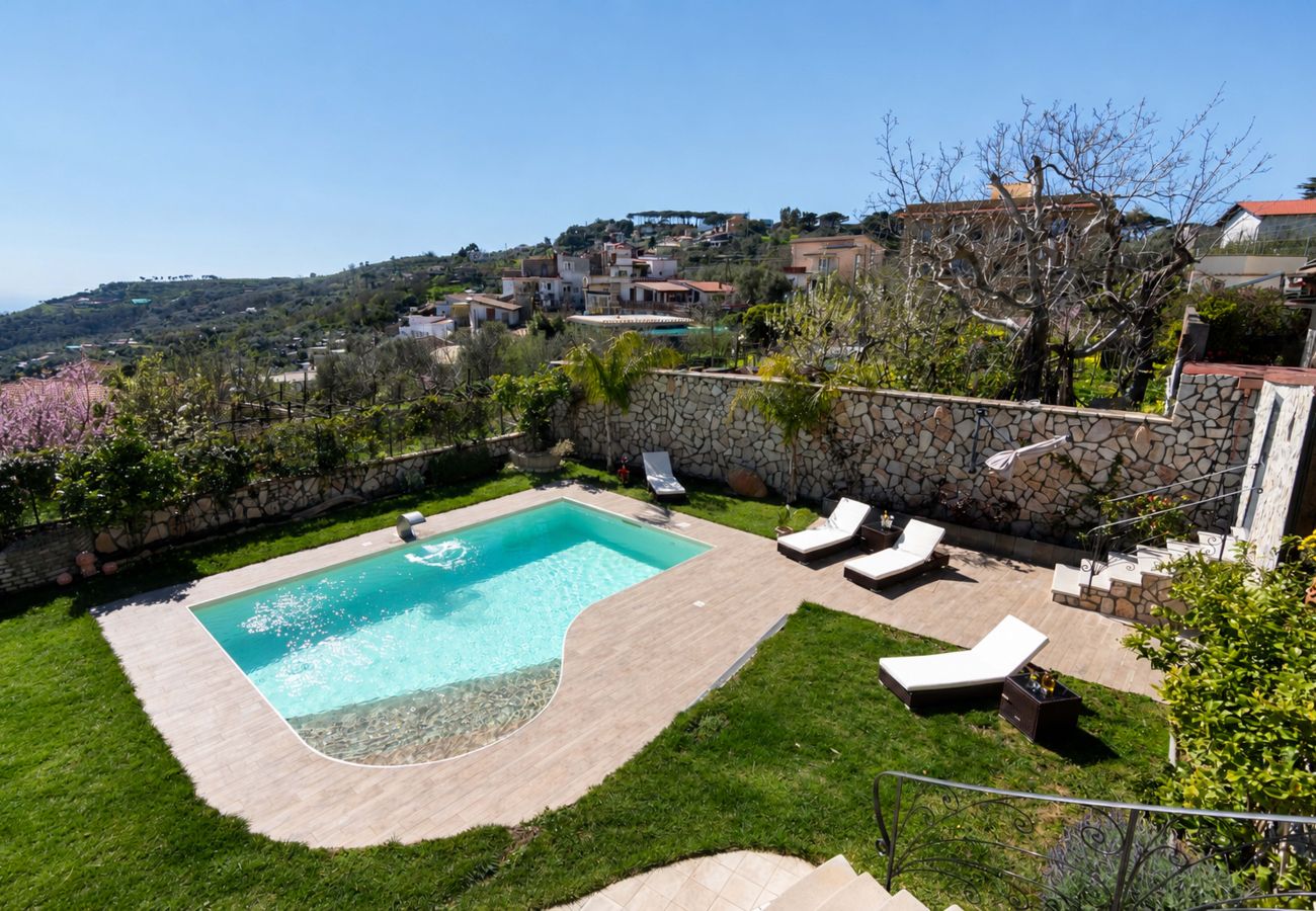 Villa a Massa Lubrense - AMORE RENTALS - Villa Caruso con piscina privata a Sant’Agata sui Due Golfi