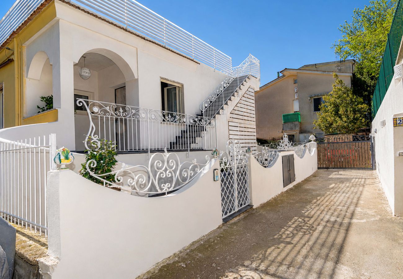 Villa a Massa Lubrense - AMORE RENTALS - Villa Caruso con piscina privata a Sant’Agata sui Due Golfi