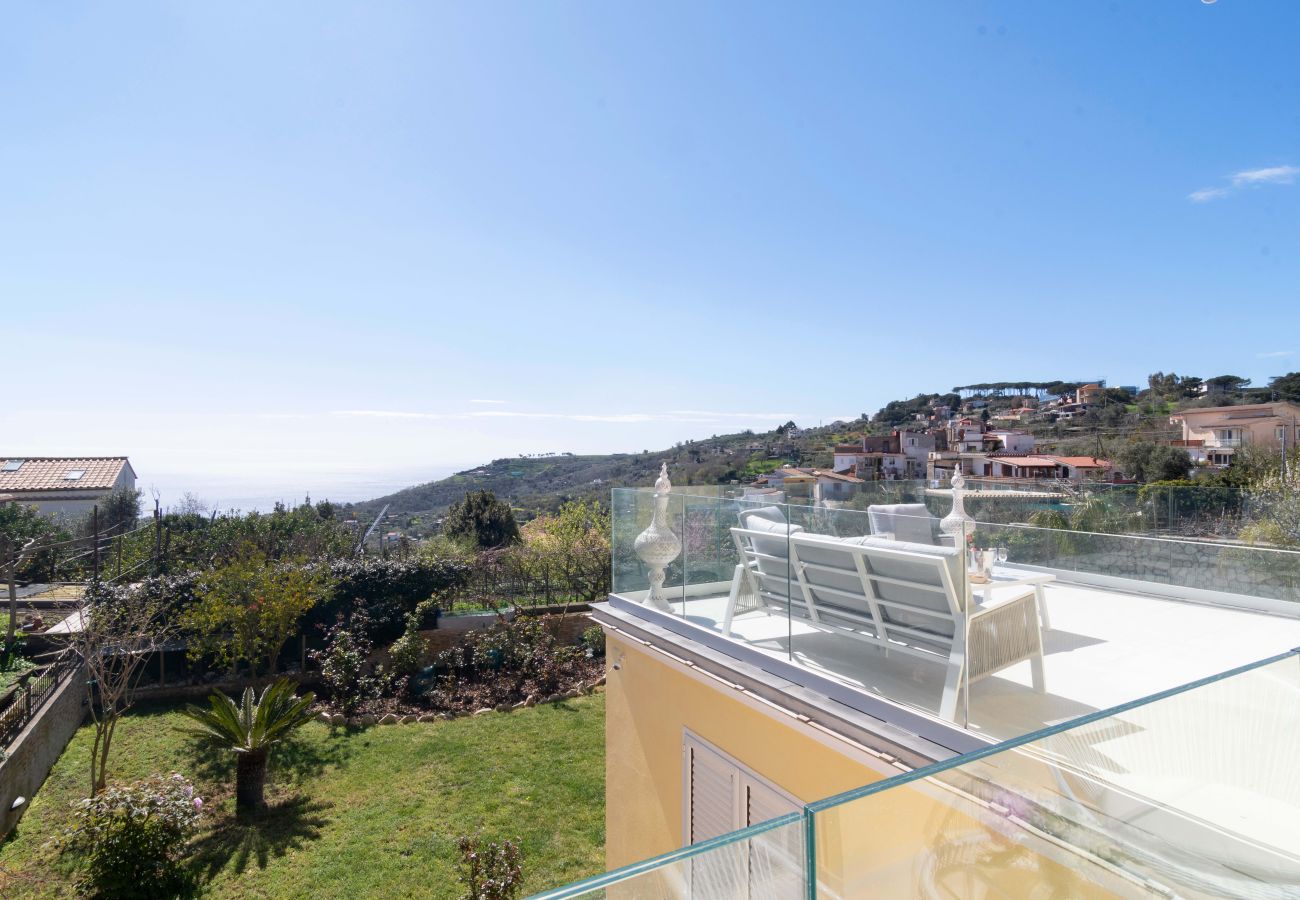 Villa a Massa Lubrense - AMORE RENTALS - Villa Caruso con piscina privata a Sant’Agata sui Due Golfi