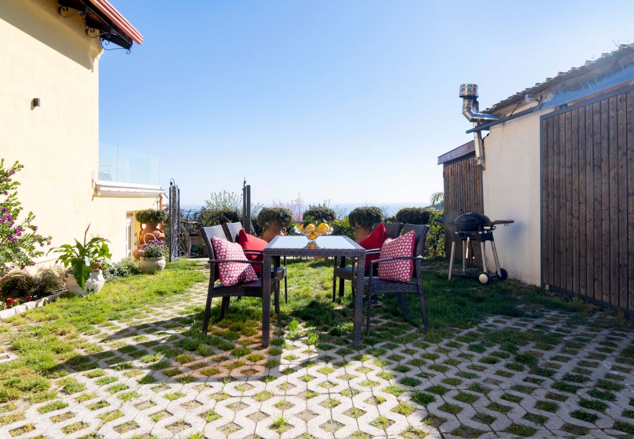 Villa a Massa Lubrense - AMORE RENTALS - Villa Caruso con piscina privata a Sant’Agata sui Due Golfi