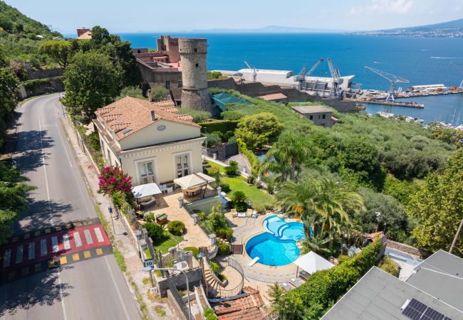 Villa a Castellammare di Stabia - AMORE RENTALS - Villa Imma con Piscina e Vista Mare