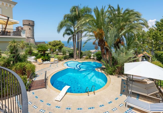 Villa a Castellammare di Stabia - AMORE RENTALS - Villa Imma con Piscina e Vista Mare
