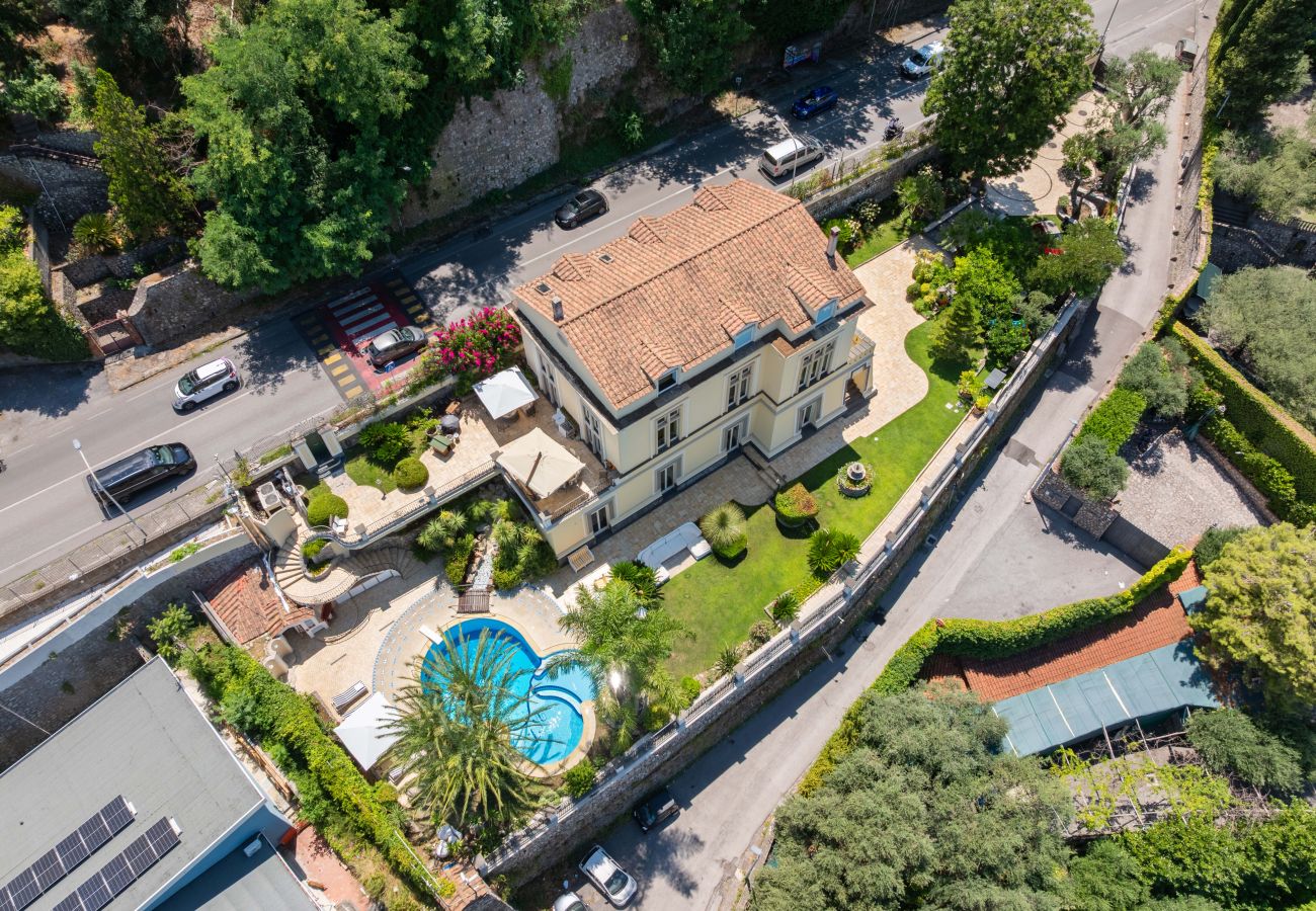 Villa a Castellammare di Stabia - AMORE RENTALS - Villa Imma con Piscina e Vista Mare