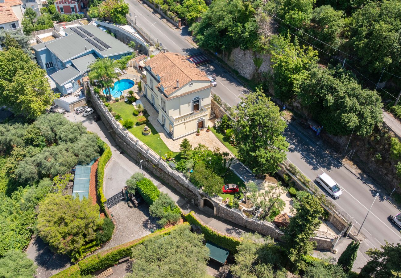 Villa a Castellammare di Stabia - AMORE RENTALS - Villa Imma con Piscina e Vista Mare