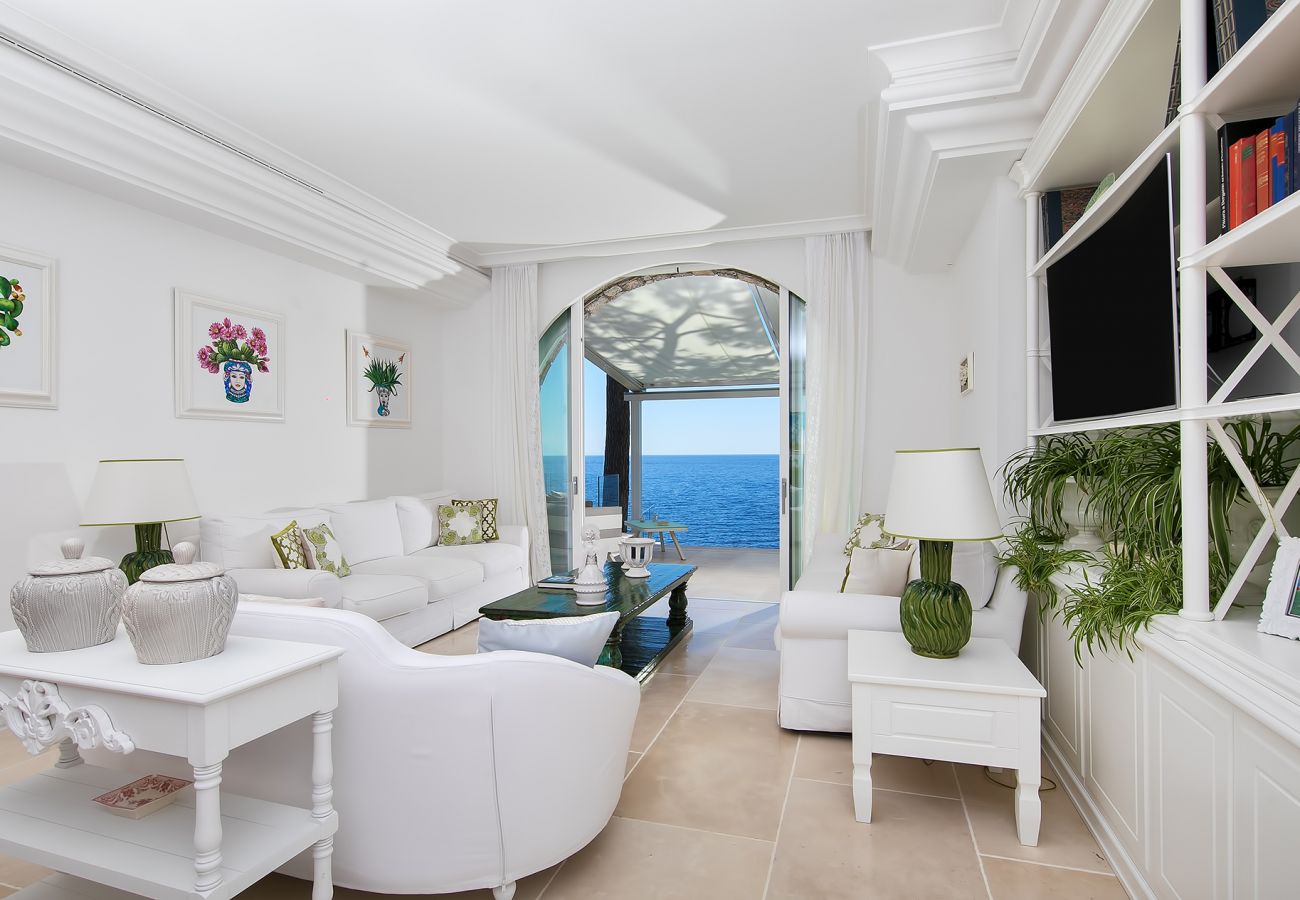 Villa in Nerano - AMORE RENTALS - Luxury Villa Ibiscus 1 with Infinity Private Pool, Sea View, Over the Sea, Parking, Breakfast