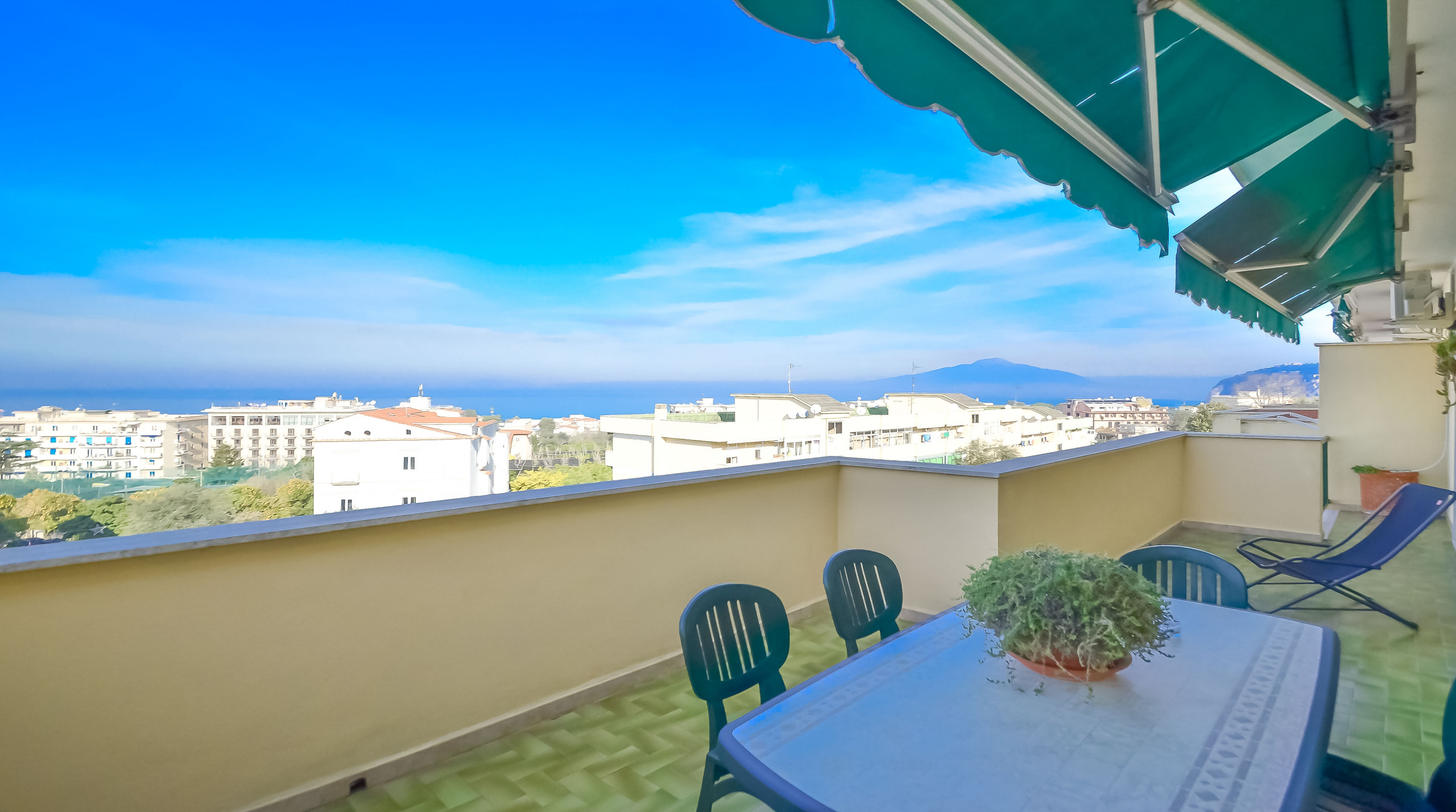 Sorrento Sunset Flat with Sea View, Private Terrace, Parking and Air Conditioning