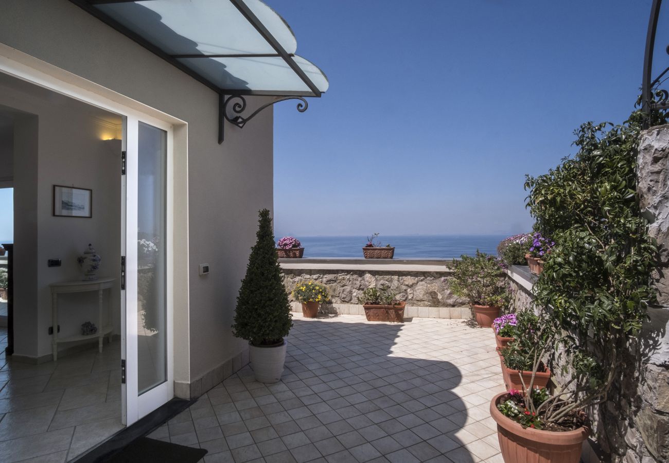 Villa in Massa Lubrense - AMORE RENTALS - Villa Valentina with Private Swimming Pool, Sea View, Terrace and Air Conditioning