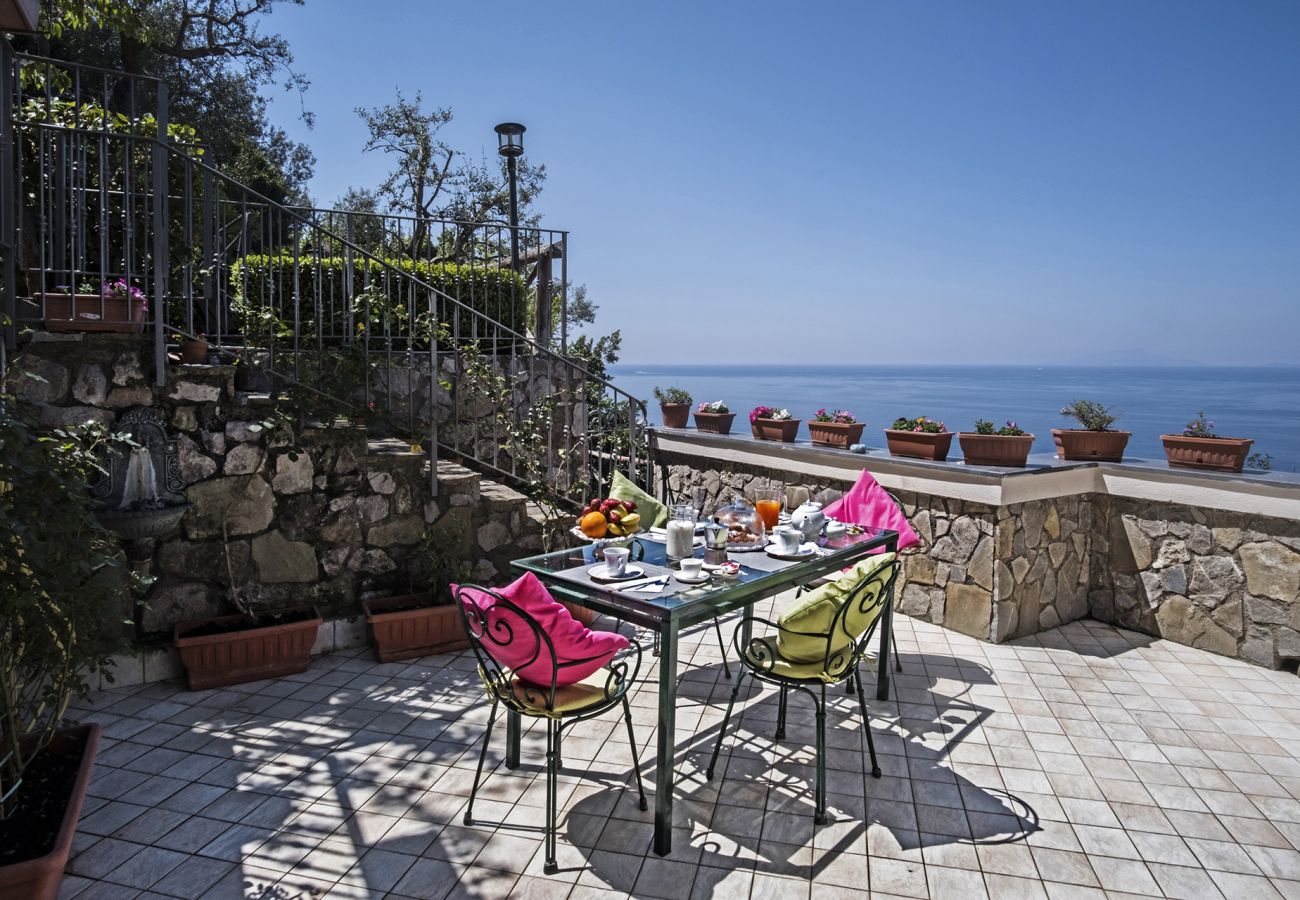 Villa in Massa Lubrense - AMORE RENTALS - Villa Valentina with Private Swimming Pool, Sea View, Terrace and Air Conditioning