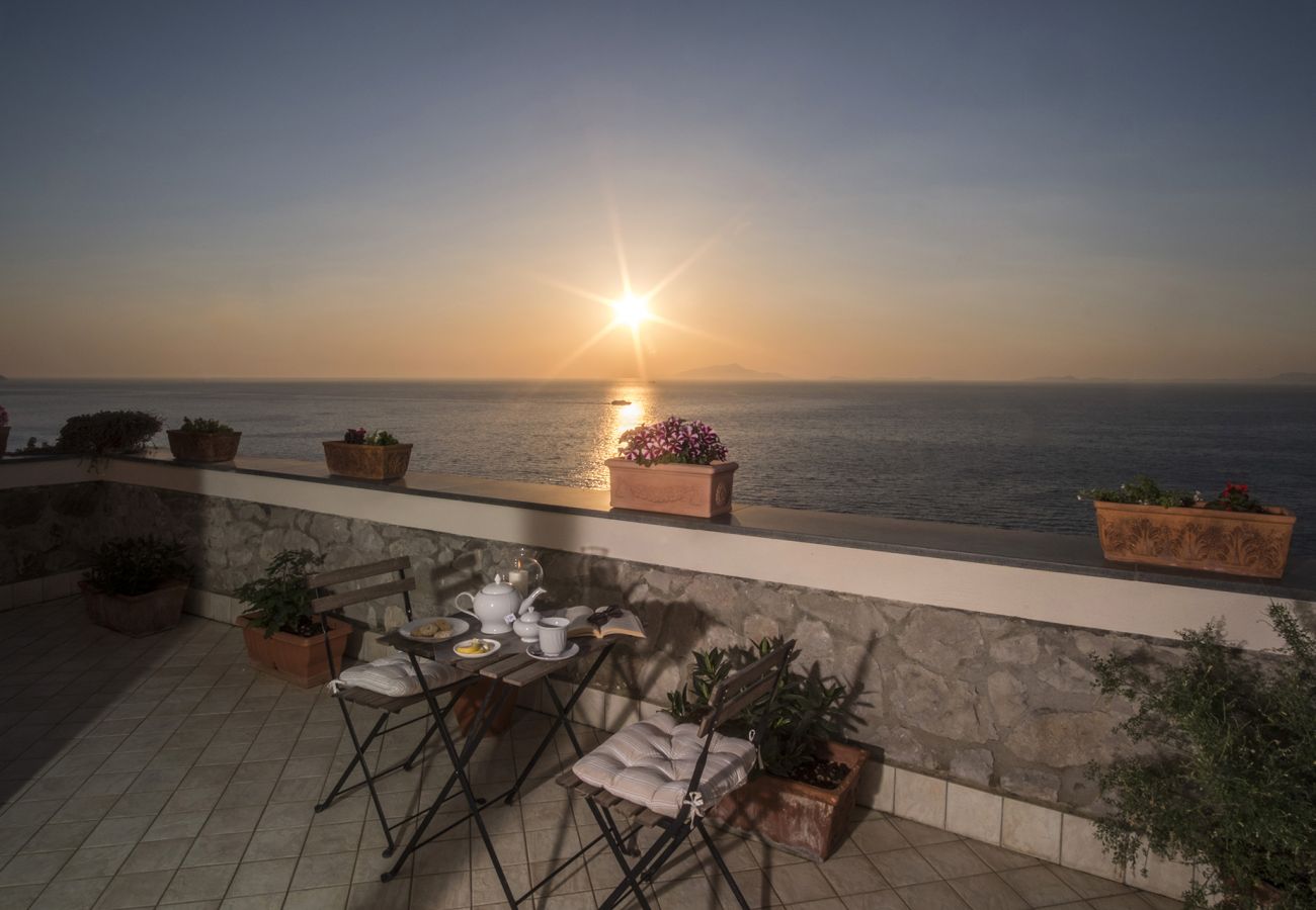 Villa in Massa Lubrense - AMORE RENTALS - Villa Valentina with Private Swimming Pool, Sea View, Terrace and Air Conditioning