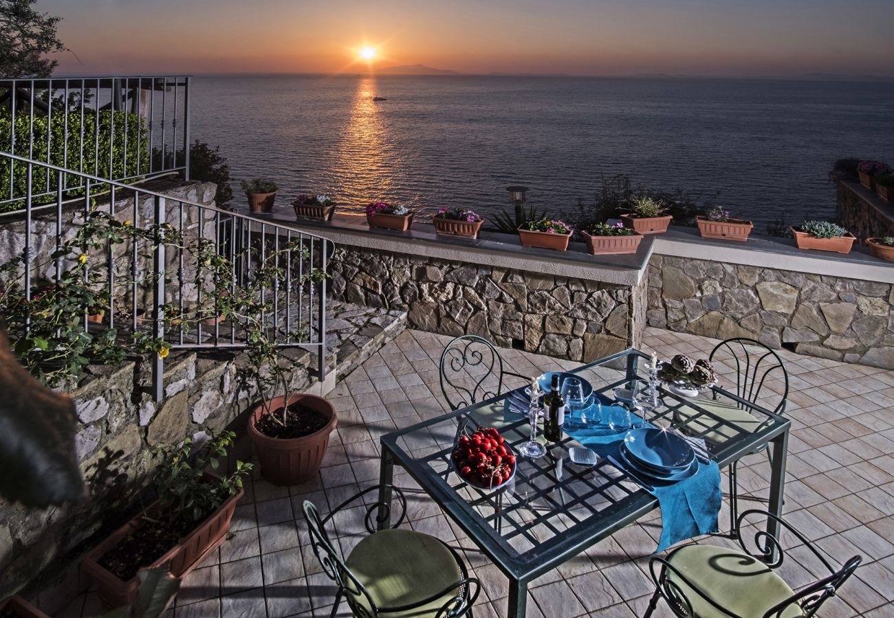 Villa in Massa Lubrense - AMORE RENTALS - Villa Valentina with Private Swimming Pool, Sea View, Terrace and Air Conditioning