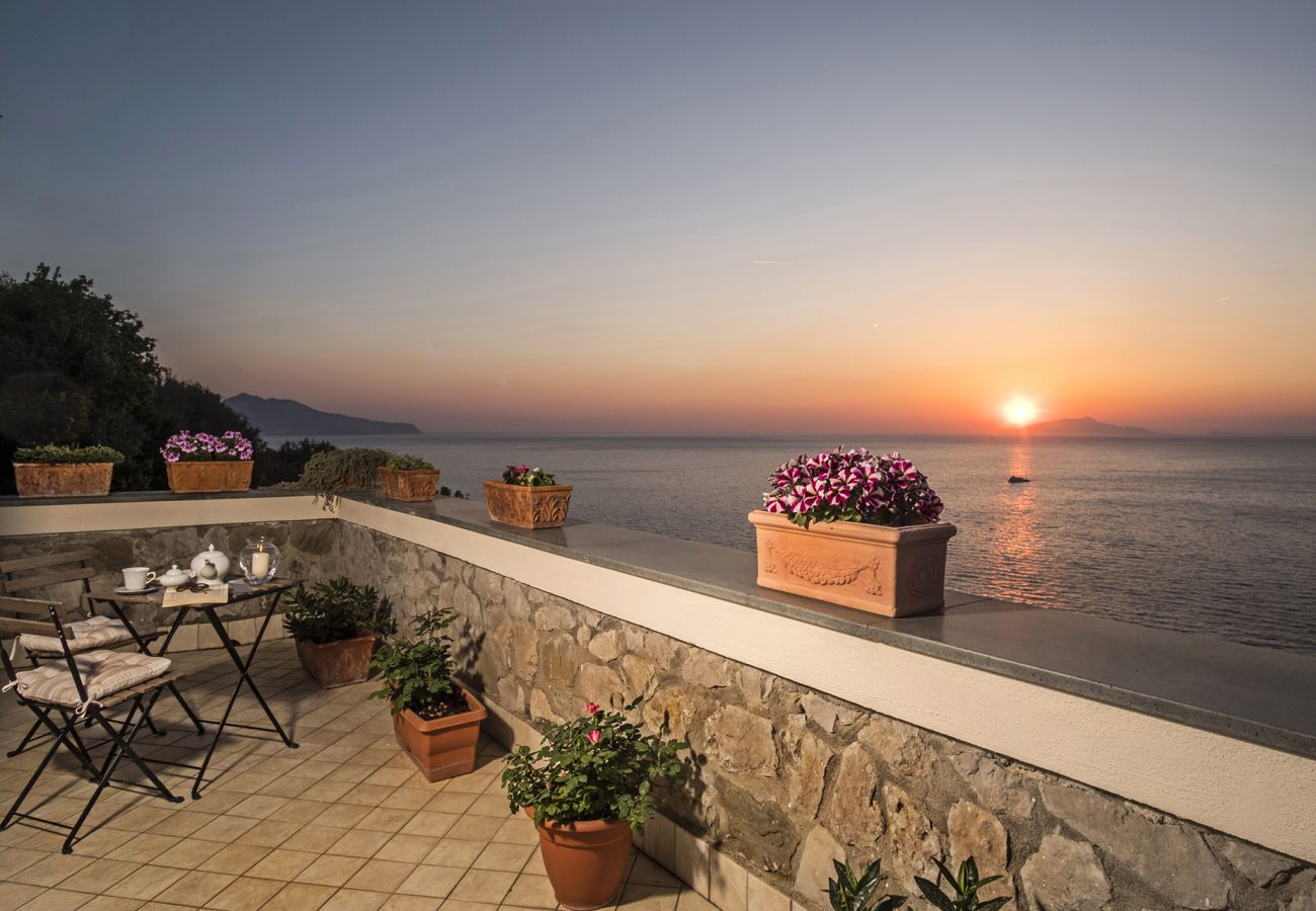 Villa in Massa Lubrense - AMORE RENTALS - Villa Valentina with Private Swimming Pool, Sea View, Terrace and Air Conditioning