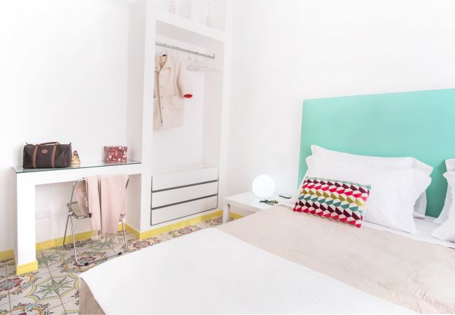 Apartment in Sorrento - AMORE RENTALS - Apartament Erica with Private Terrace, Air Conditioning and WI-FI near piazza Tasso Apartment in Sorrento - AMORE RENTALS - Apartament Erica with Private Terrace, Air Conditioning and WI-FI near piazza Tasso