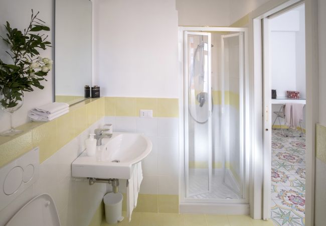 Apartment in Sorrento - AMORE RENTALS - Apartament Erica with Private Terrace, Air Conditioning and WI-FI near piazza Tasso Apartment in Sorrento - AMORE RENTALS - Apartament Erica with Private Terrace, Air Conditioning and WI-FI near piazza Tasso