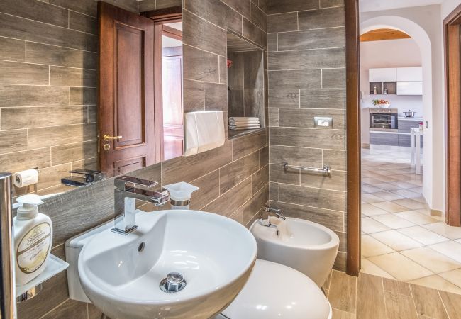 Apartment in Sorrento - AMORE RENTALS - Apartment Caruso in Piazza Tasso with Air Conditioning, WI-FI Apartment in Sorrento - AMORE RENTALS - Apartment Caruso in Piazza Tasso with Air Conditioning, WI-FI