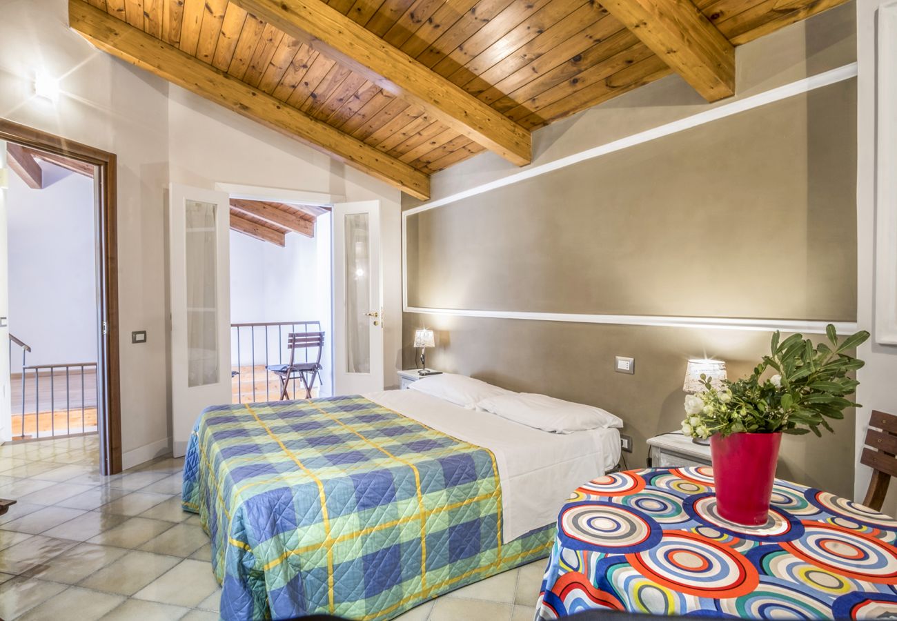 Apartment in Sorrento - AMORE RENTALS - Apartment Caruso in Piazza Tasso with Air Conditioning, WI-FI and Private Parking