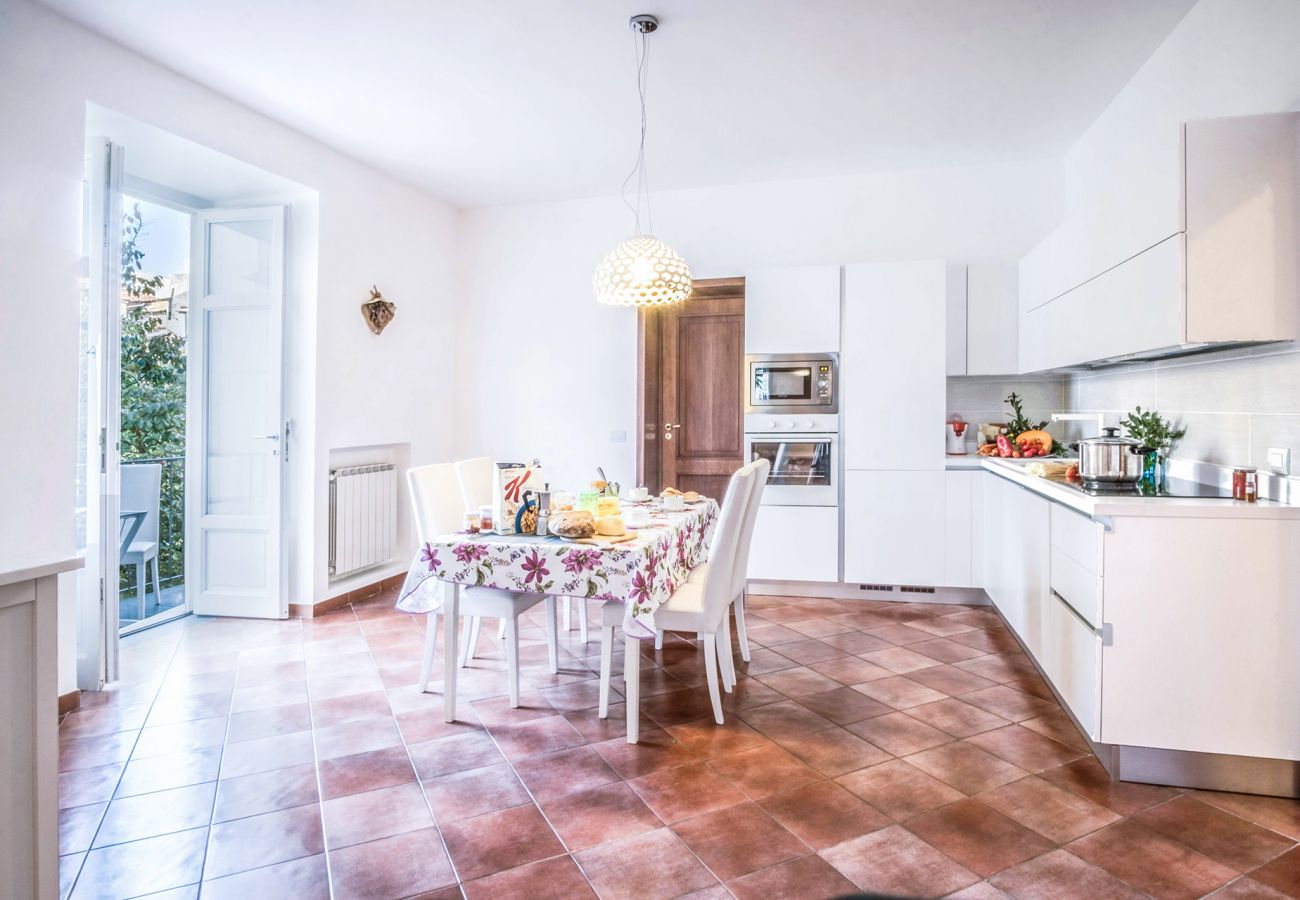 Apartment in Sorrento - AMORE RENTALS - Maison Palazzo Correale with Private Parking and Air Conditioning