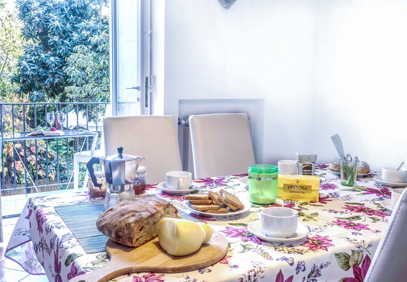 Apartment in Sorrento - AMORE RENTALS - Maison Palazzo Correale with Private Parking and Air Conditioning